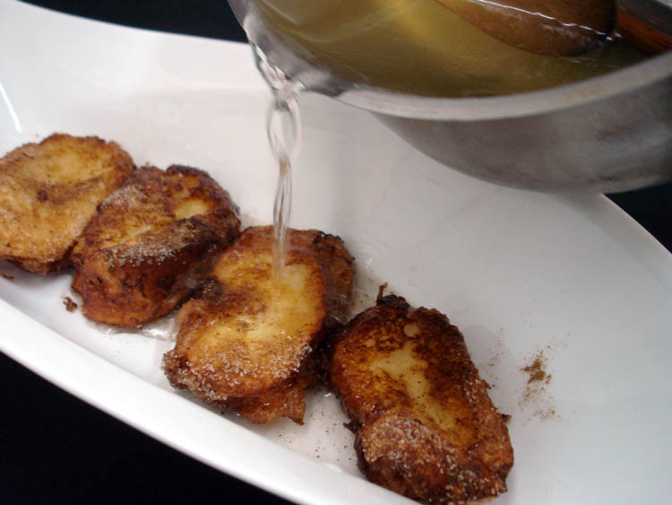 Torrijas pour syrup