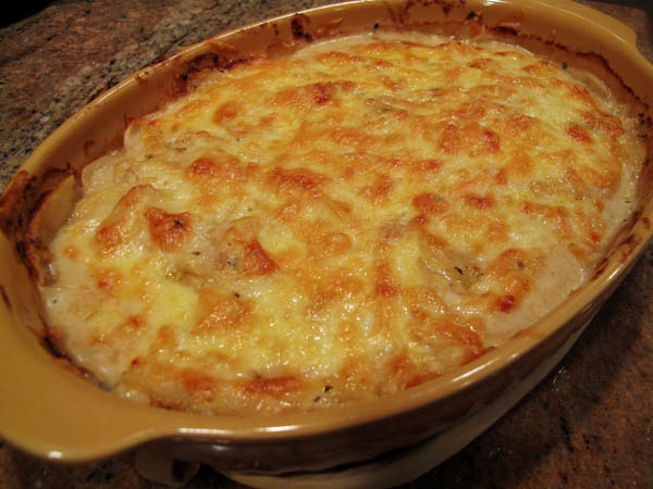 Scalloped potatoes dish