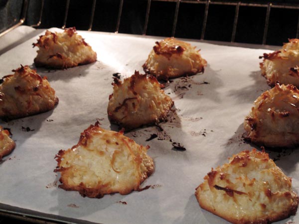 Coconut macaroons baking