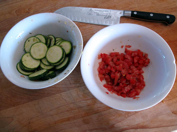 Fish in foil tomato zucchini