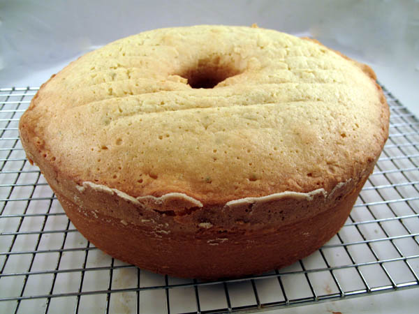 7UP Pound Cake cooling