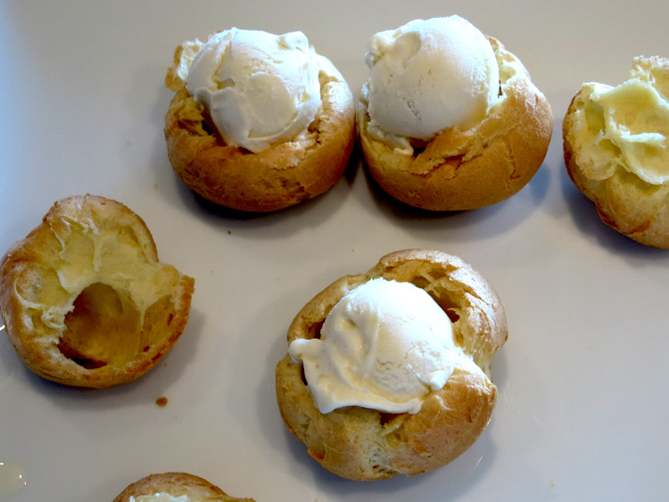 Profiteroles open