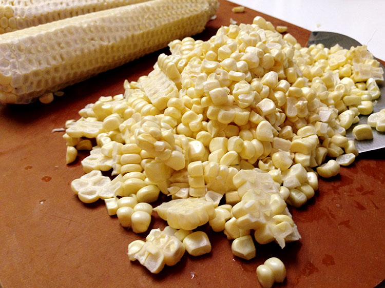 Cutting corn kernels1