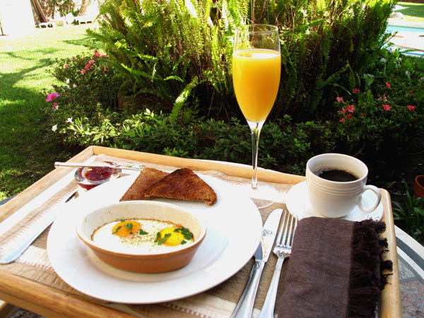 Baked eggs in the garden