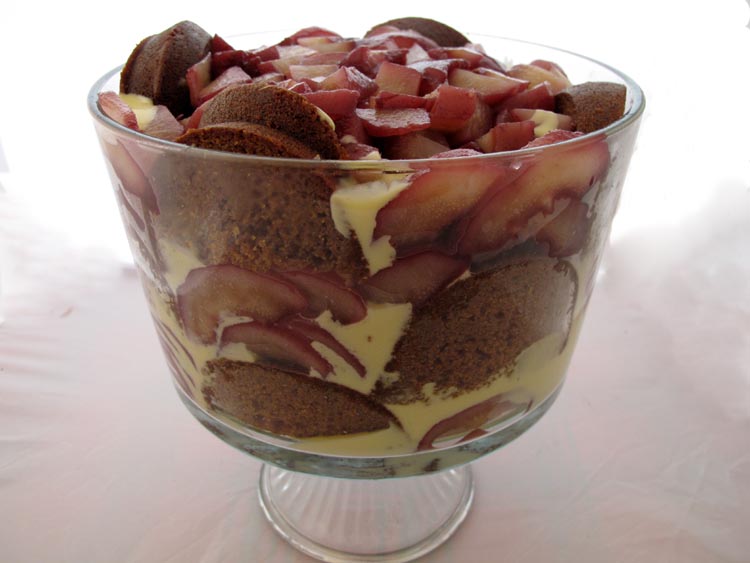 Gingerbread pear trifle
