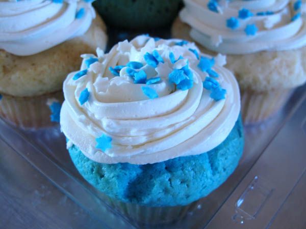 Blue White Velvet Hanukkah Cupcakes
