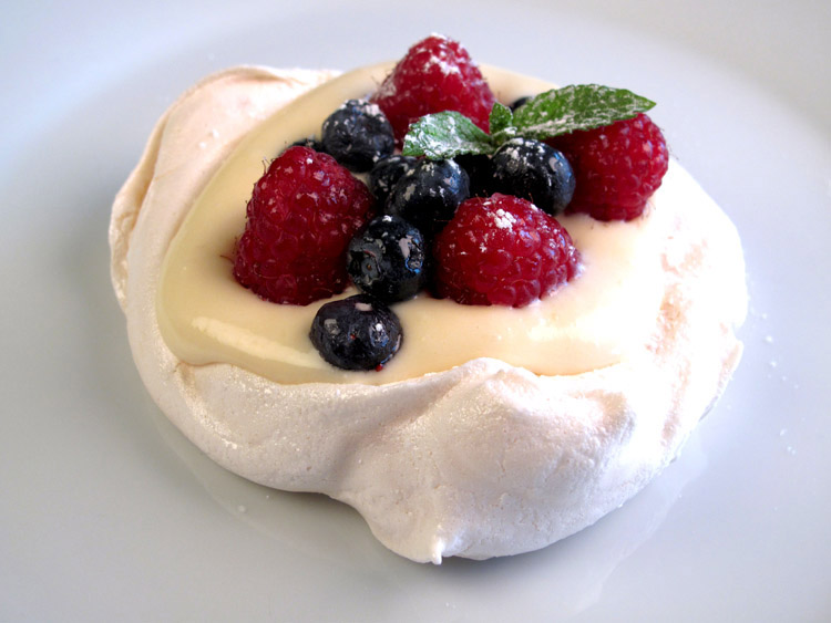 Pavlova Berries