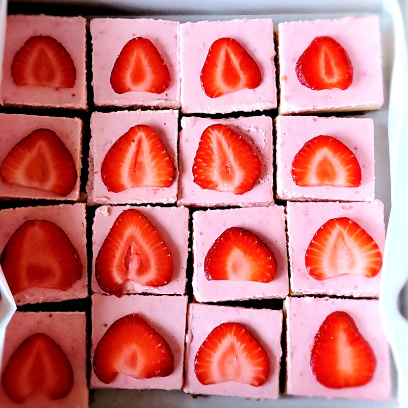 Summer Strawberry Cheesecake Bars
